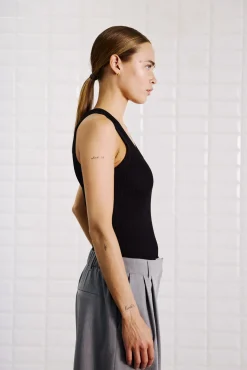 WBLLEWIS TANK TOP