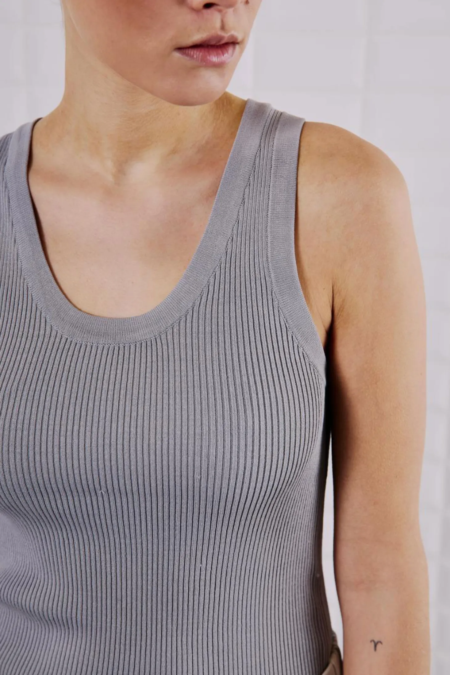 WBLLEWIS TANK TOP