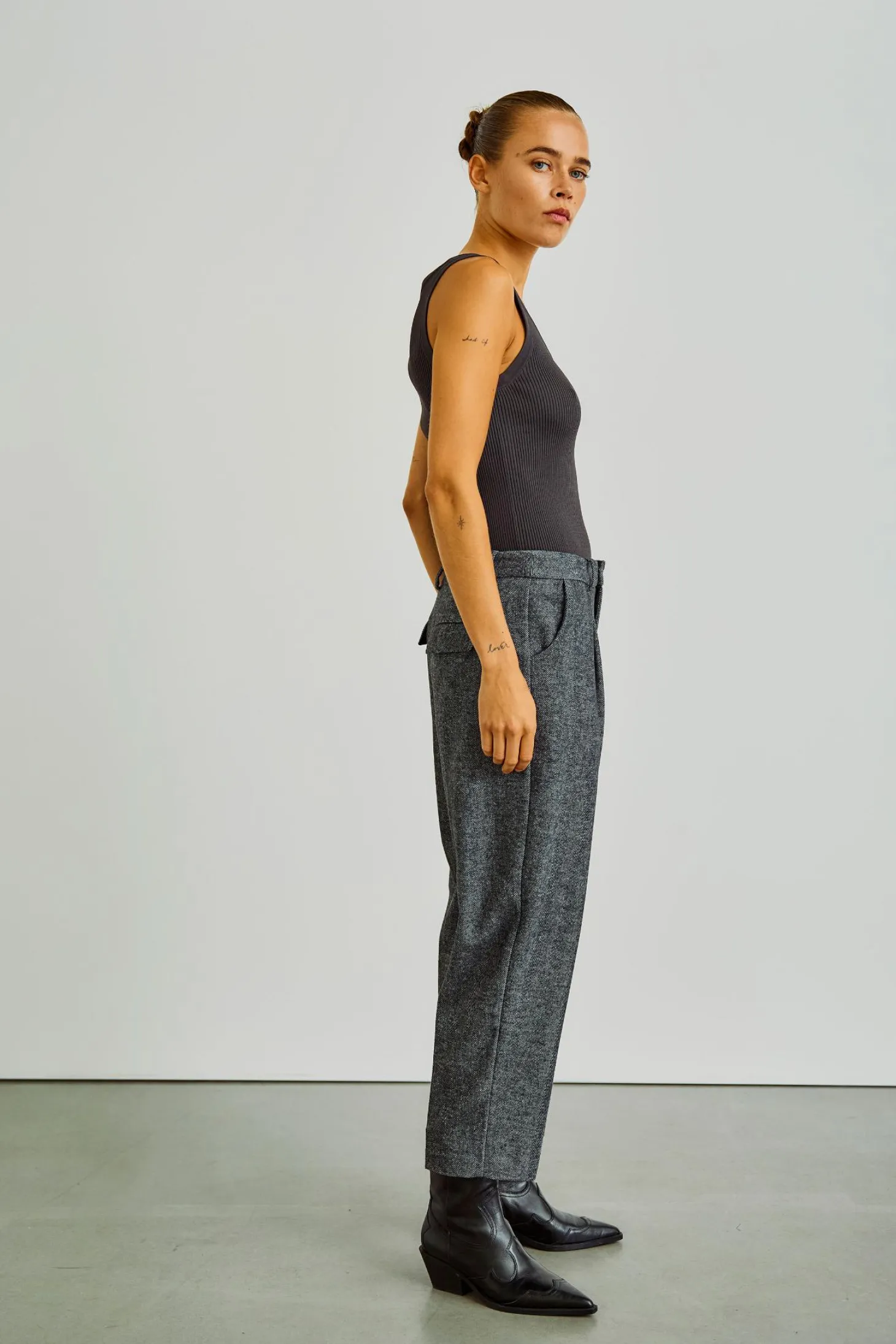 WBLTHILLA BARREL LEG WOOL PANT