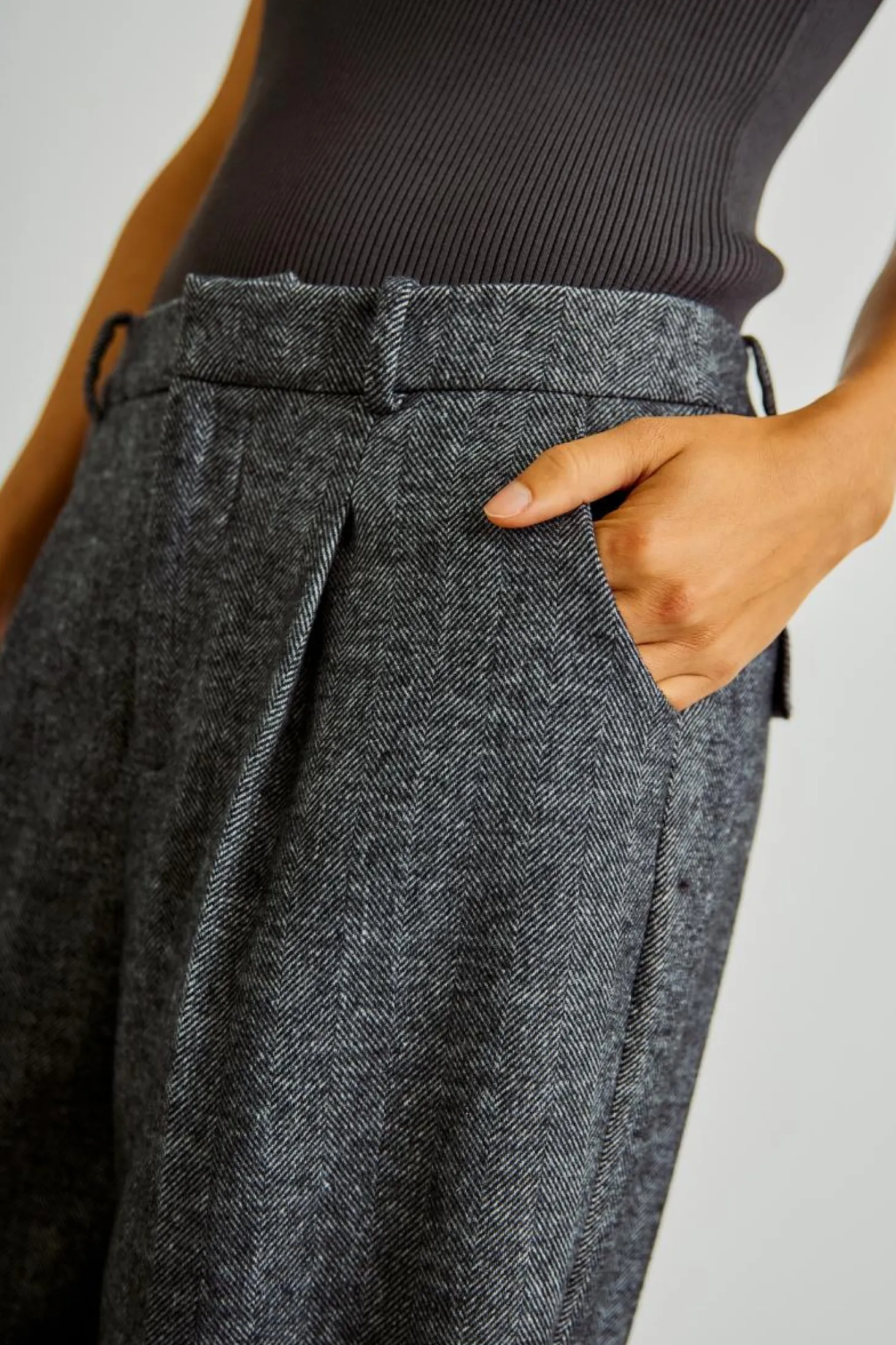 WBLTHILLA BARREL LEG WOOL PANT
